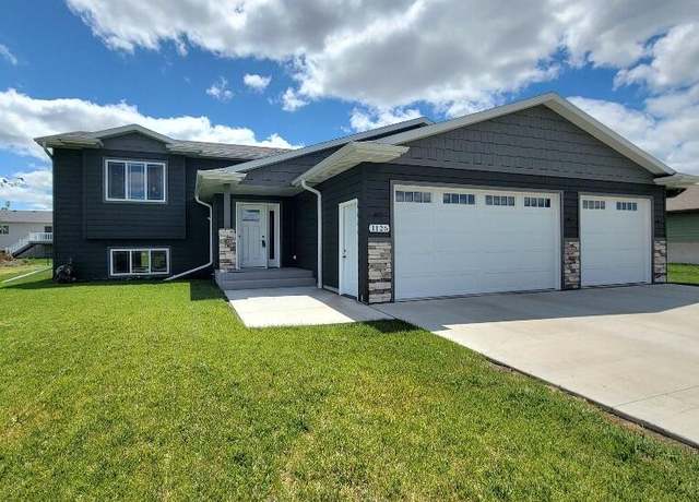 Property at 1126 Nano Nagle Ave, Aberdeen, SD 57401, 4 beds, 3 baths