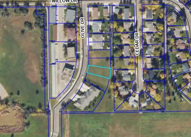 Property at 1608 Olive Dr, Aberdeen, SD 57401