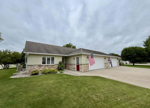 Property at 1726 Arthurs Ct, Aberdeen, SD 57401, 2 beds, 2 baths