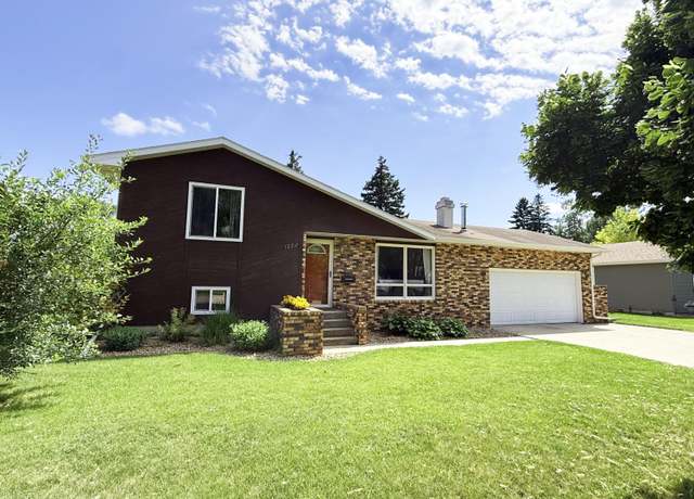 Property at 1222 Apollo Ave, Aberdeen, SD 57401, 4 beds, 2 baths