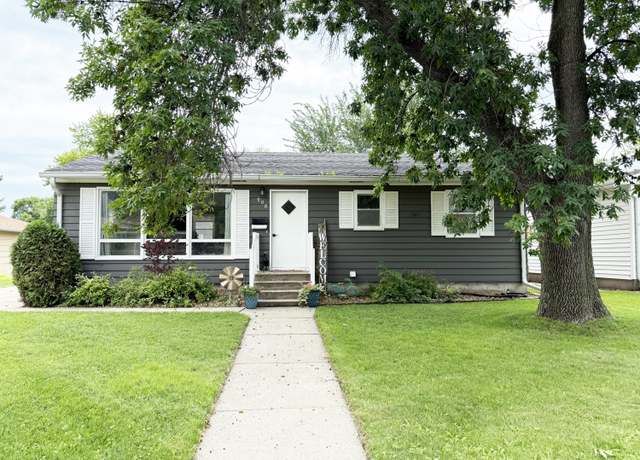 Property at 908 NE 10th Ave, Aberdeen, SD 57401, 5 beds, 2 baths