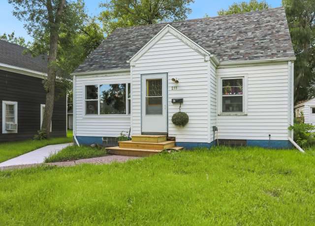 Property at 211 N Lincoln St, Aberdeen, SD 57401