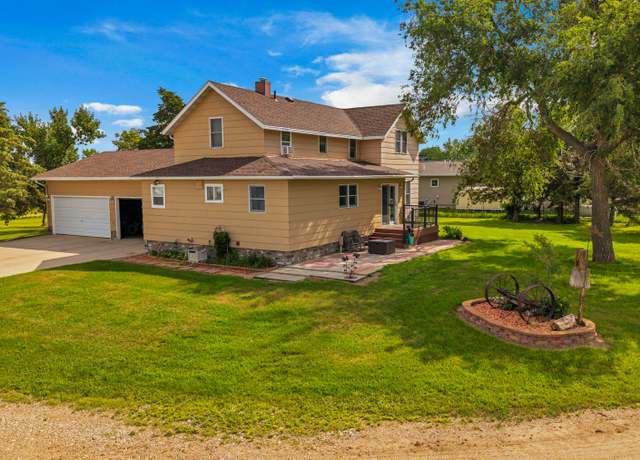 Property at 3155 387th Ave, Aberdeen, SD 57401, 4 beds, 3 baths