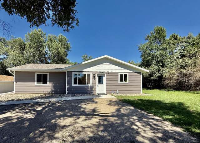 Property at 379540 N Shore Dr, Aberdeen, SD 57401, 3 beds, 2 baths