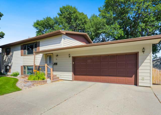 Property at 11 Linda Ln, Aberdeen, SD 57401, 4 beds, 2 baths