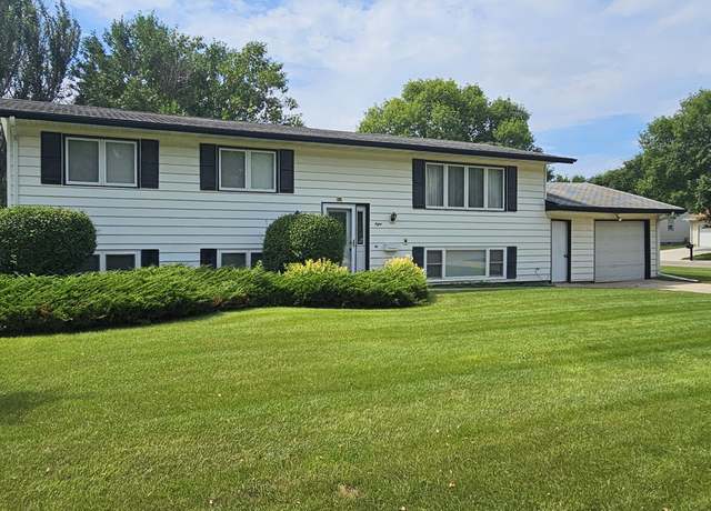 Property at 8 S Weber St, Aberdeen, SD 57401, 6 beds, 2 baths