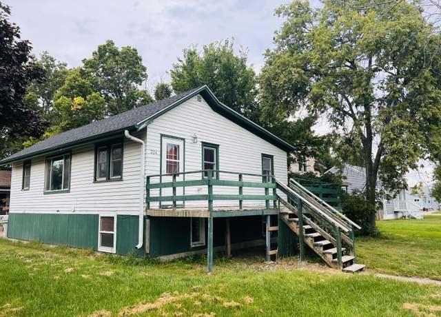 Property at 324 S 9th St, Aberdeen, SD 57401, 3 beds, 2 baths