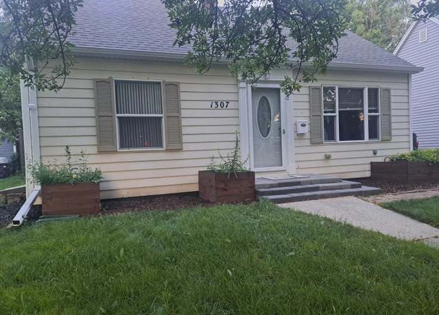 Property at 1307 S Lincoln St, Aberdeen, SD 57401, 3 beds, 2 baths