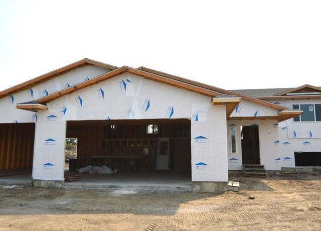Property at 1127 NE 34th Ave, Aberdeen, SD 57401, 6 beds, 3 baths