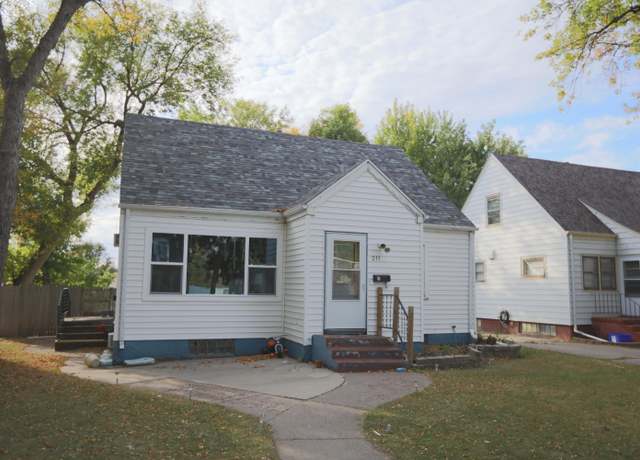 Property at 211 N Lincoln St, Aberdeen, SD 57401
