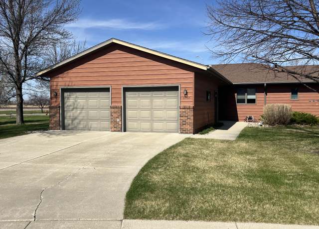 Property at 2717 Railroad Cir, Aberdeen, SD 57401, 3 beds, 2.5 baths