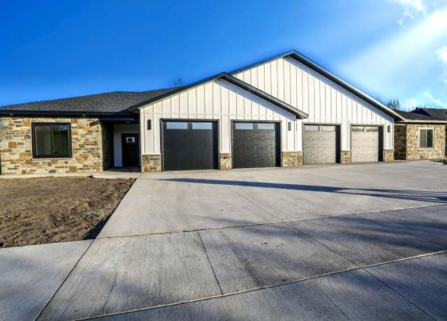 Property at 2708 Oakwood Ln, Aberdeen, SD 57401, 2 beds, 2 baths