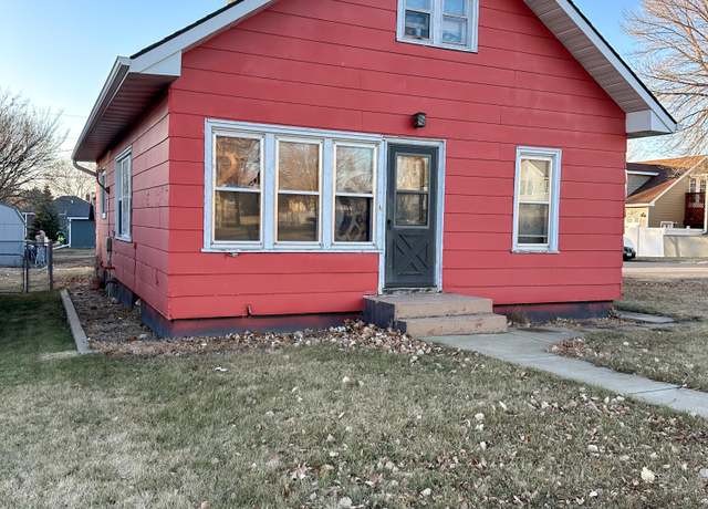 Property at 815 E 1st Ave, Mobridge, SD 57601, 3 beds, 2 baths