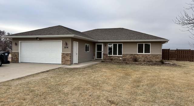 Photo of 104 Prairie View Ave, Ipswich, SD 57451