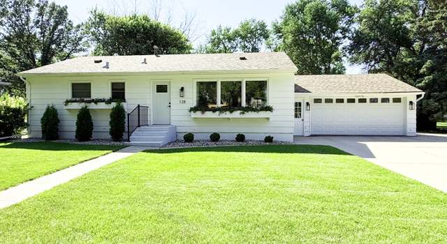 Photo of 128 Elizabeth Dr, Aberdeen, SD 57401