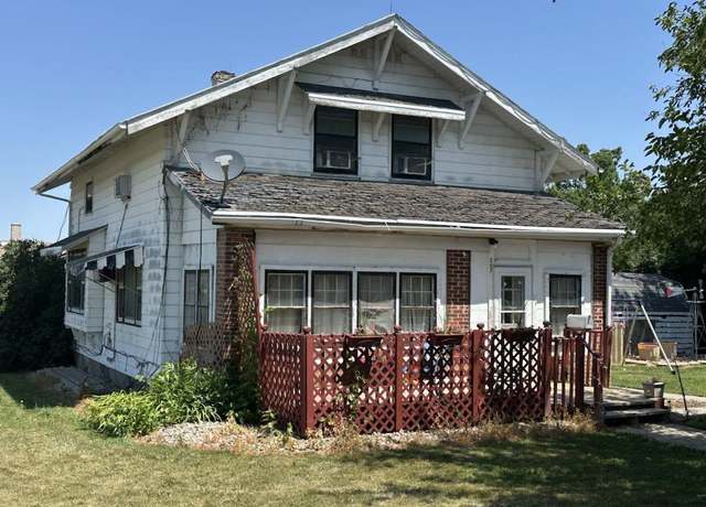 Property at 342 W 3rd St, Winner, SD 57580, 4 beds, 1 bath