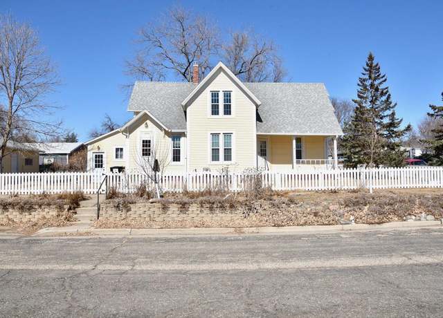 Property at 1616 E Erskine St, Pierre, SD 57501, 4 beds, 2 baths