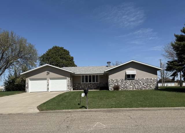 Property at 1408 Kennedy Memorial Dr, Mobridge, SD 57601, 4 beds, 2.5 baths