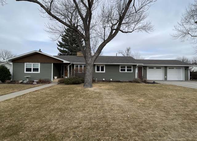 Property at 914 3rd Ave E, Mobridge, SD 57601, 6 beds, 3 baths