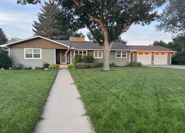 Property at 914 3rd Ave E, Mobridge, SD 57601, 6 beds, 3 baths