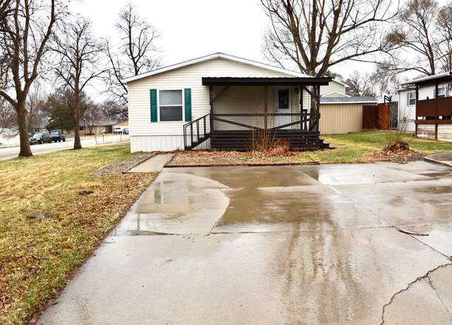 Property at 427 S Buchanan Ave, Pierre, SD 57501, 3 beds, 2 baths