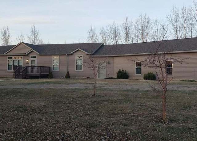Property at 2822 Country Dr, Mobridge, SD 57601, 5 beds, 2 baths