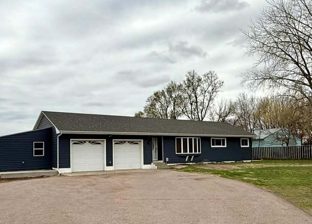 Property at 40537 254th St, Mitchell, SD 57301, 5 beds, 1 bath