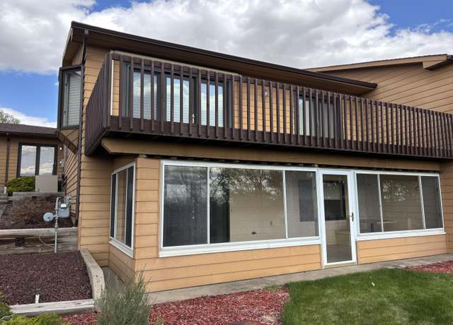Property at 1027 W Capitol Ave, Pierre, SD 57501, 3 beds, 2.5 baths