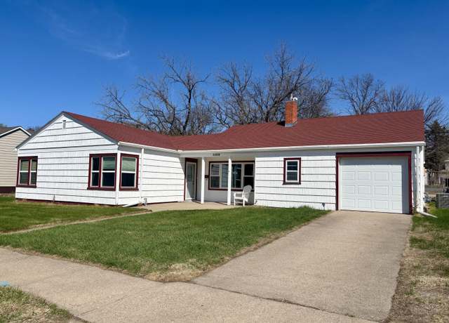 Property at 1108 E Capitol Ave, Pierre, SD 57501, 3 beds, 1 bath