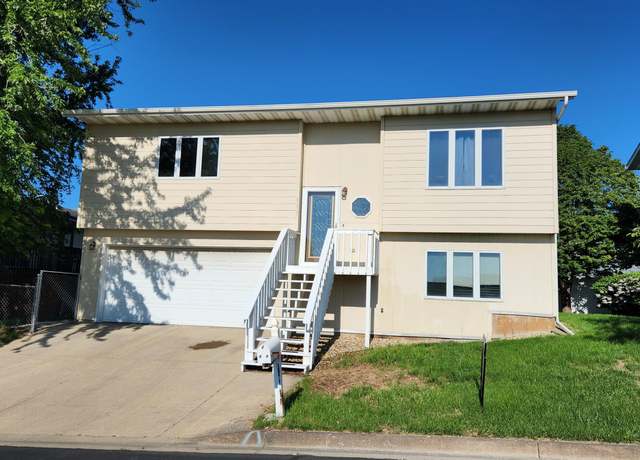 Property at 111 Village Dr, Pierre, SD 57501, 3 beds, 2 baths