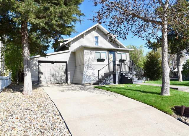 Property at 310 S Monroe Ave, Pierre, SD 57501, 3 beds, 2 baths