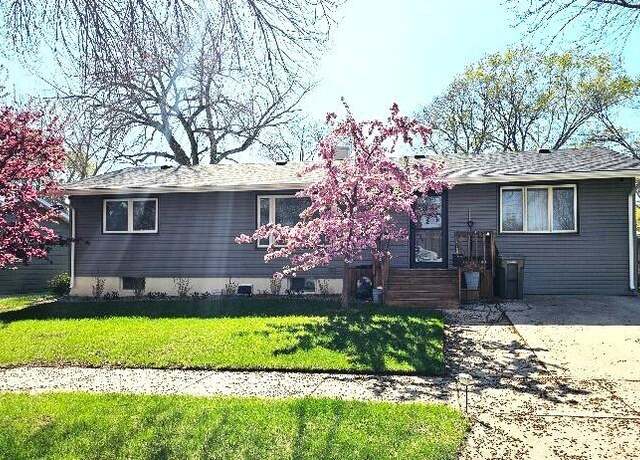 Property at 315 N Monroe Ave, Pierre, SD 57501, 5 beds, 3 baths