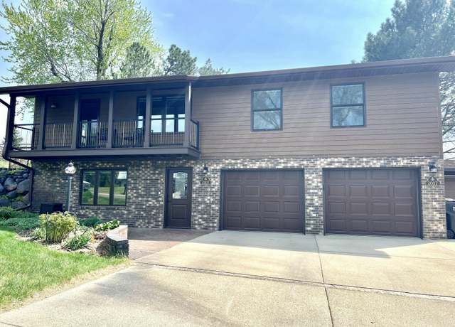 Property at 2007 Buffalo St, Pierre, SD 57501, 3 beds, 2.5 baths