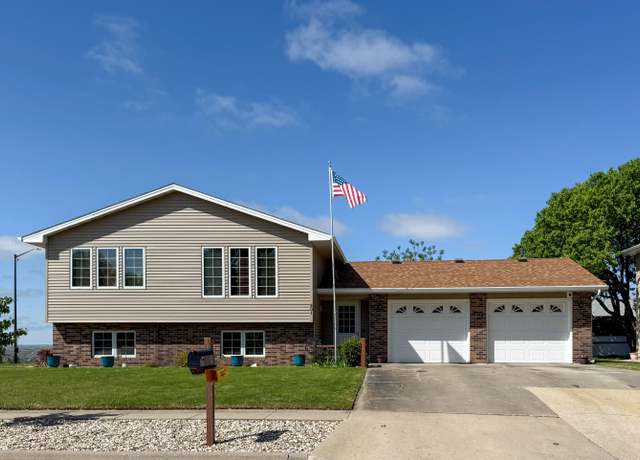 Property at 801 Cherry Dr, Pierre, SD 57501, 4 beds, 2 baths