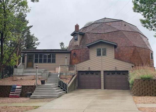 Property at 1201 Edgewater Dr, Pierre, SD 57501, 3 beds, 3 baths