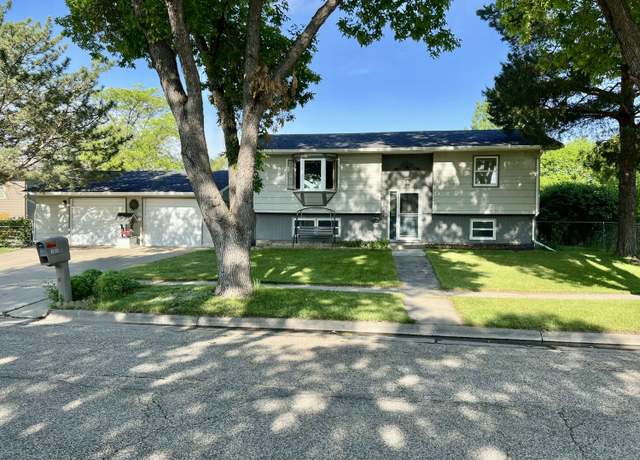 Property at 1005 S Cleveland Ave, Pierre, SD 57501, 4 beds, 2 baths