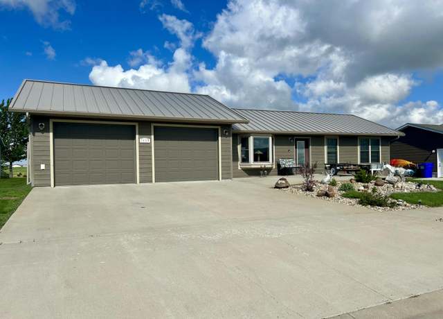 Property at 1449 Crested Ave, Pierre, SD 57501, 2 beds, 1.5 baths