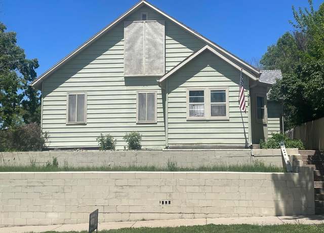 Property at 212 W Elizabeth St, Pierre, SD 57501, 4 beds, 2 baths