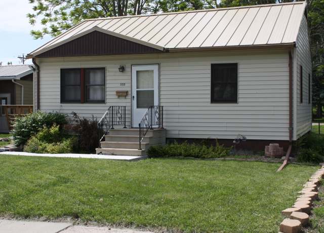 Property at 533 W 6th St, Winner, SD 57580, 2 beds, 1 bath