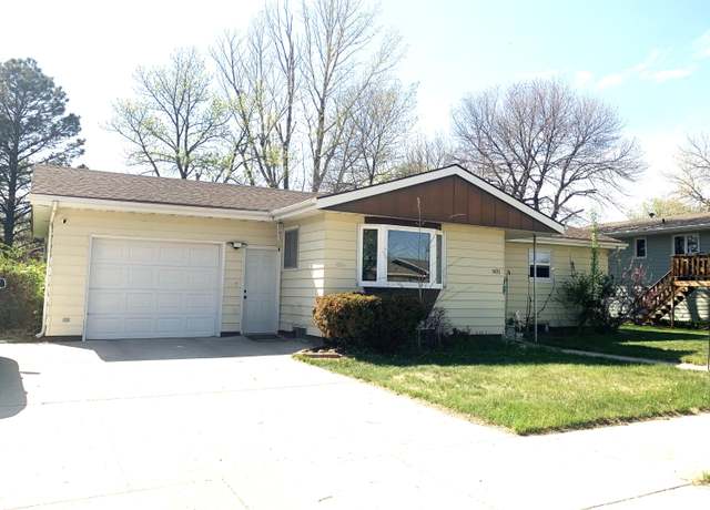 Property at 901 9th Ave W, Mobridge, SD 57601, 4 beds, 1 bath