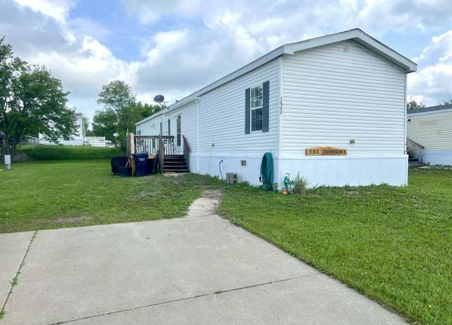Property at 2800 E Green St, Pierre, SD 57501, 4 beds, 2 baths