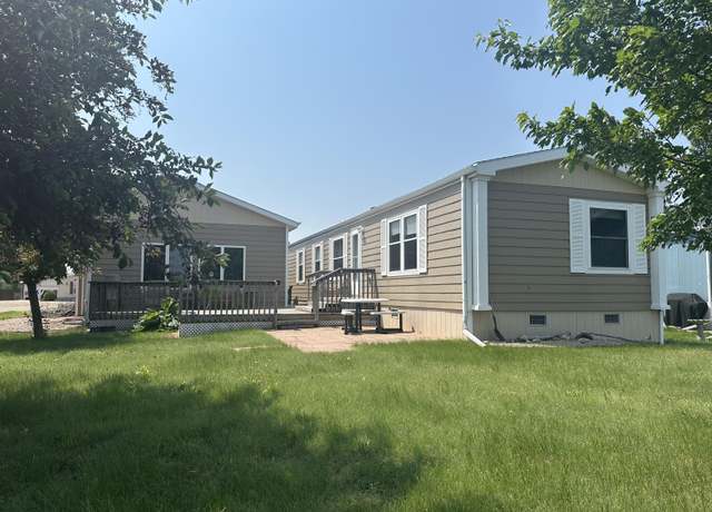 Property at 204 Linnell St, Pierre, SD 57501, 4 beds, 1 bath