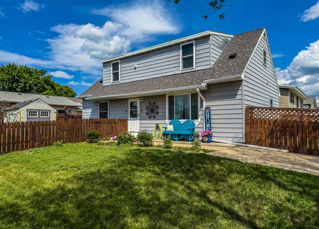 Property at 1608 E Park St, Pierre, SD 57501, 4 beds, 1 bath