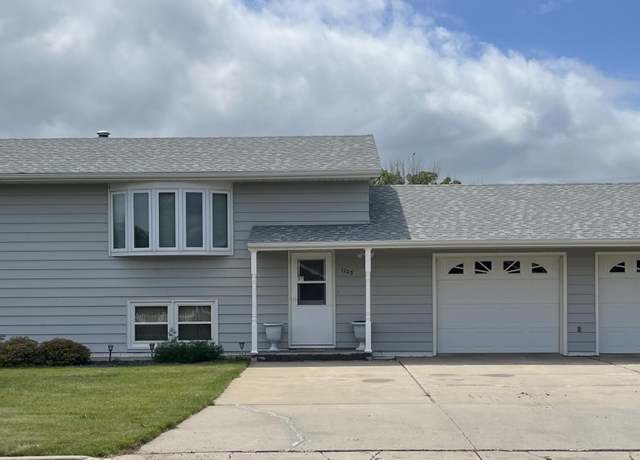 Property at 1203 9th Ave W, Mobridge, SD 57601, 3 beds, 1 bath