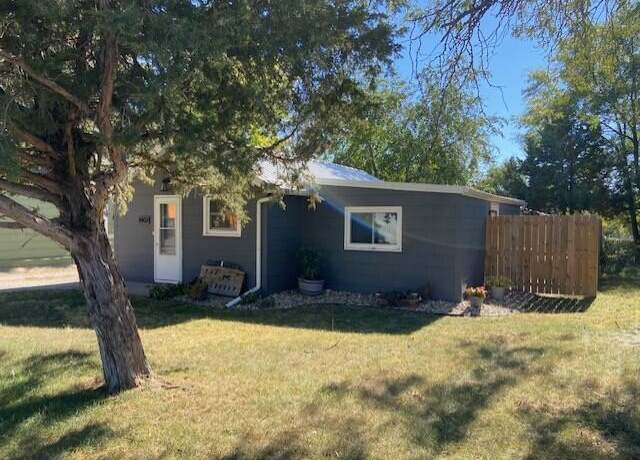 Property at 1407 E Park St, Pierre, SD 57501, 2 beds, 1 bath