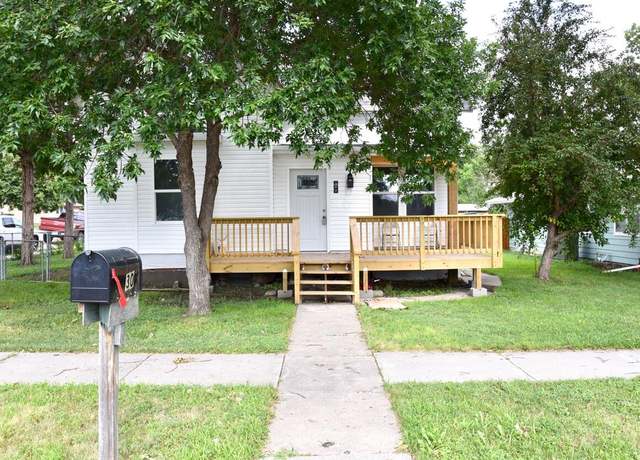Property at 302 S Taylor Ave, Pierre, SD 57501, 4 beds, 2.5 baths