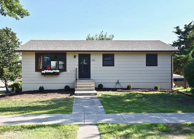 Property at 216 N Fir St, Pierre, SD 57501, 4 beds, 1 bath