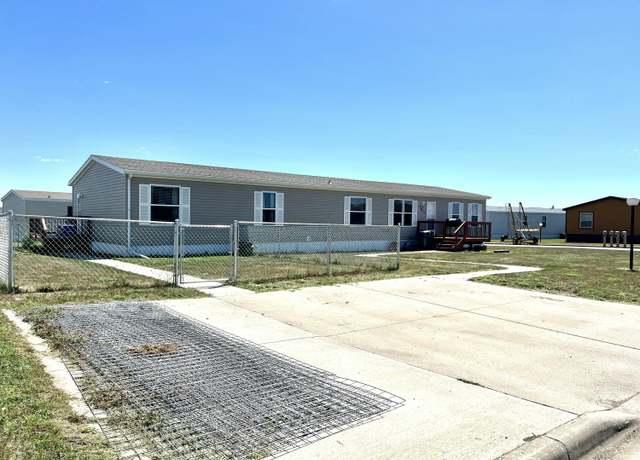 Property at 200 Mars St, Pierre, SD 57501, 4 beds, 3 baths