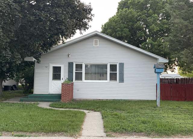 Property at 1121 8th Ave W, Mobridge, SD 57601, 3 beds, 1 bath