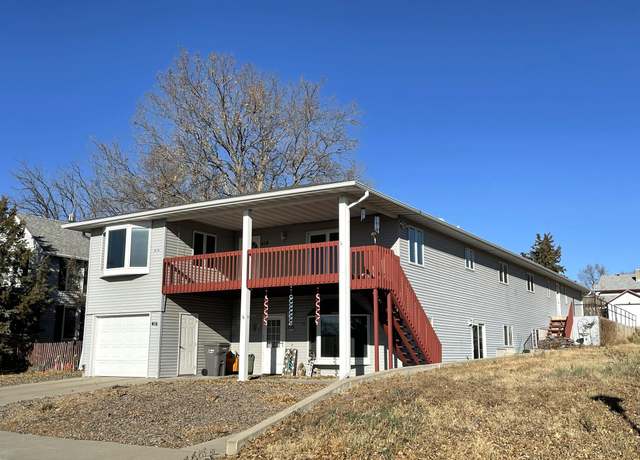 Property at 418 W Pleasant Dr, Pierre, SD 57501, 3 beds, 1 bath